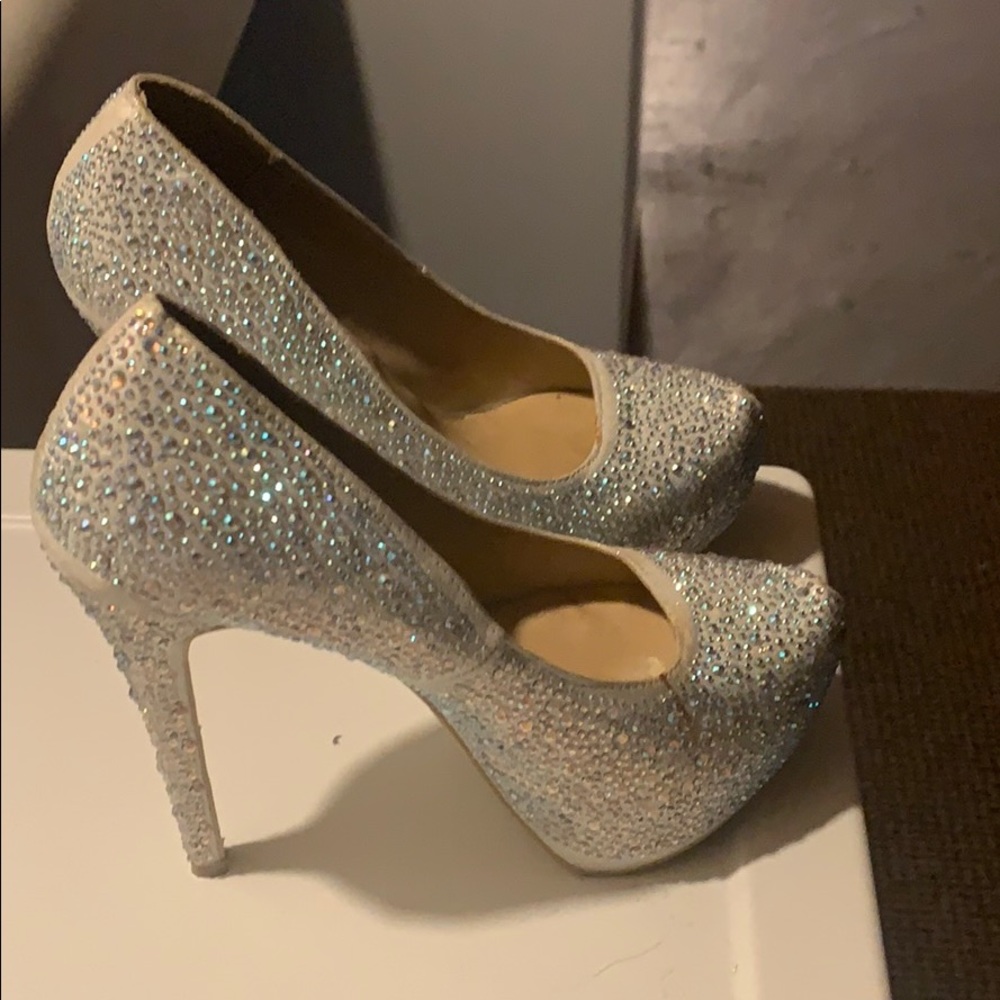 Rhinestone white and silver pump shoes